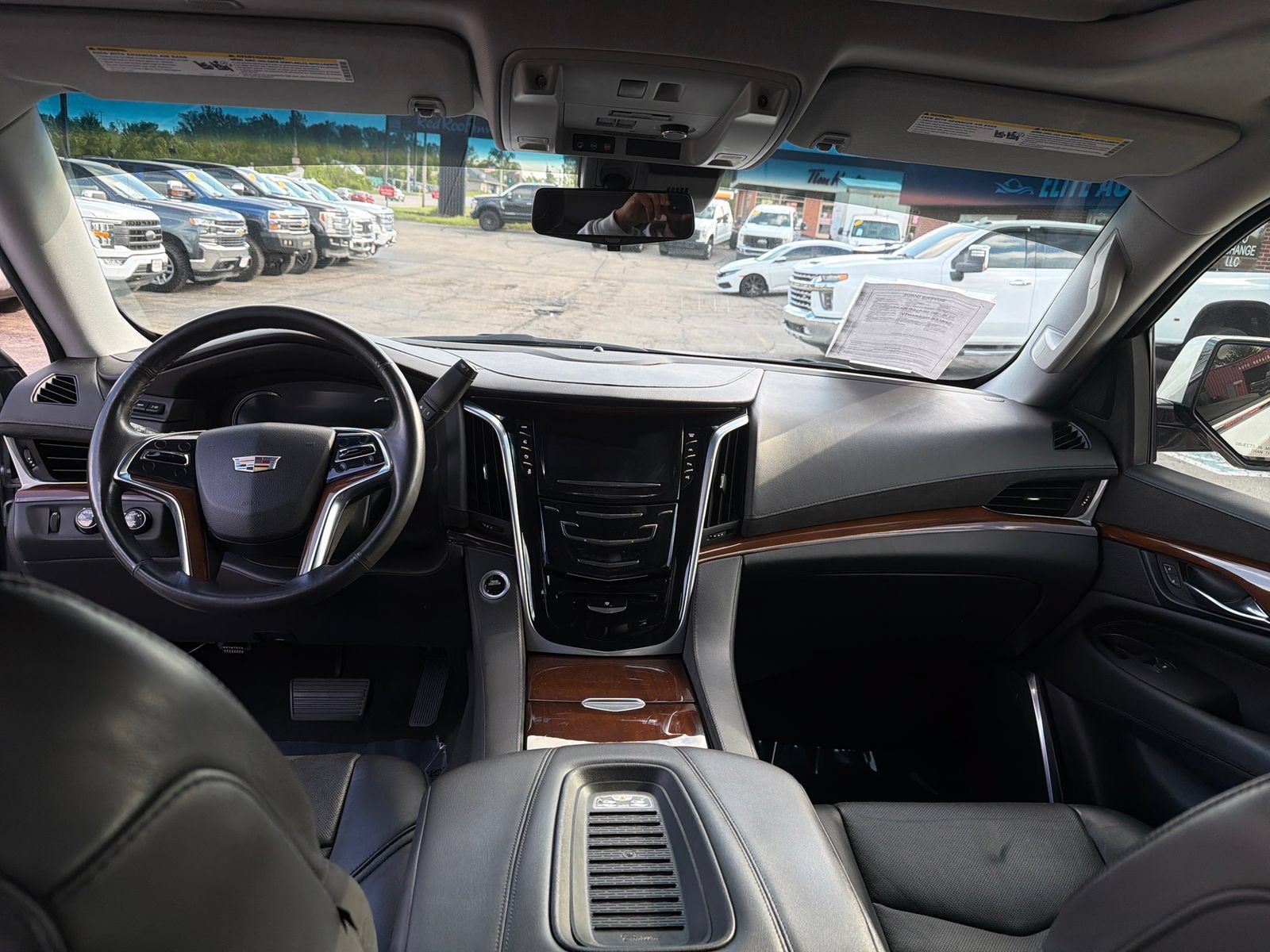 Used 2020 Cadillac Escalade Luxury AWD/4WD image 15