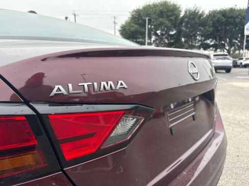 Used 2025 Nissan Altima 2.5 SV AWD/4WD image 9