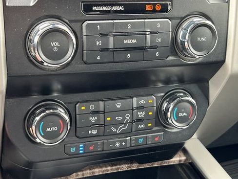 Used 2019 Ford F250 Lariat w/ Lariat Ultimate Package AWD/4WD image 28