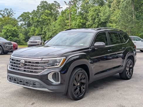 Used 2025 Volkswagen Atlas SE w/ Black Wheel Package AWD/4WD image 5