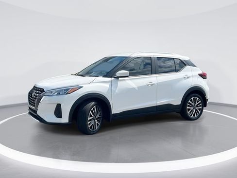 Used 2024 Nissan Kicks SV FWD image 1