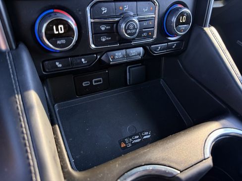 Used 2024 Chevrolet Tahoe Z71 w/ Luxury Package image 19