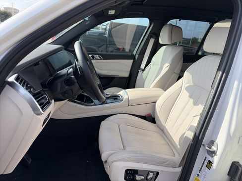Used 2023 BMW X5 xDrive40i w/ Executive Package AWD/4WD image 2