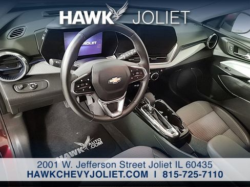 Used 2025 Chevrolet Trax LT w/ LT Convenience Package FWD image 11
