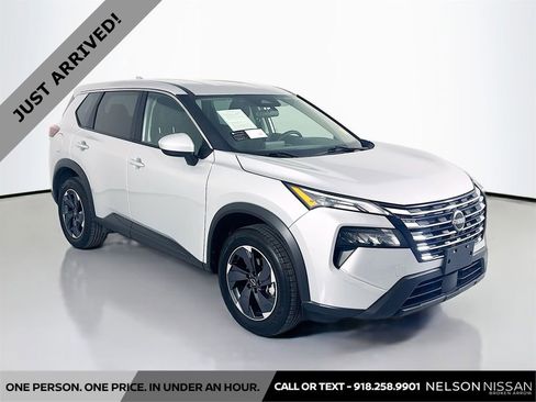 Certified 2024 Nissan Rogue SV image 3