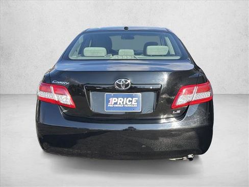 Used 2011 Toyota Camry LE image 6