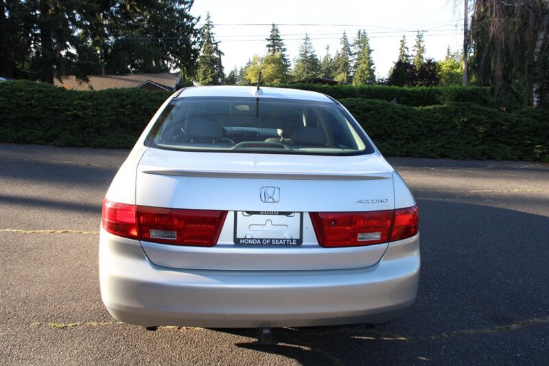 Used 2005 Honda Accord Hybrid Sedan image 9