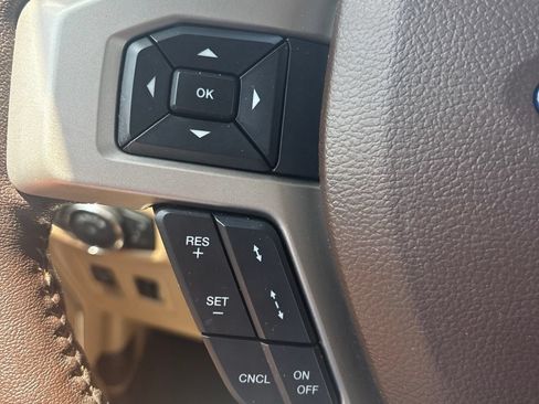 Used 2019 Ford F150 Lariat w/ Equipment Group 502A Luxury AWD/4WD image 19
