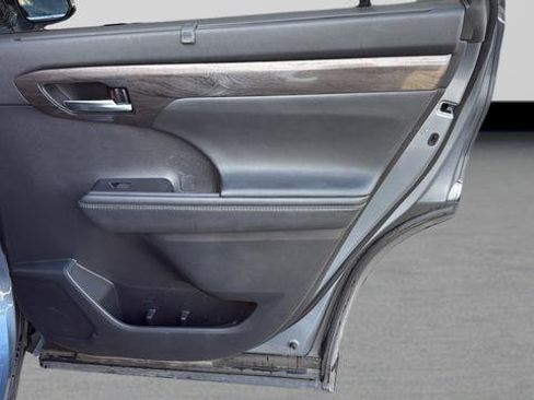 Used 2020 Toyota Highlander Platinum AWD/4WD image 27