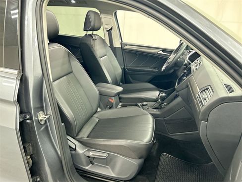 Used 2022 Volkswagen Tiguan SE image 23