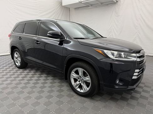 Used 2019 Toyota Highlander Limited image 3