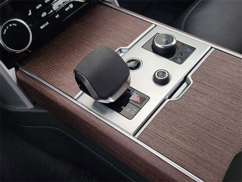 Used 2023 Land Rover Range Rover Long Wheelbase SE image 19