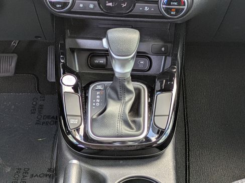 Used 2025 Kia Soul S FWD image 17