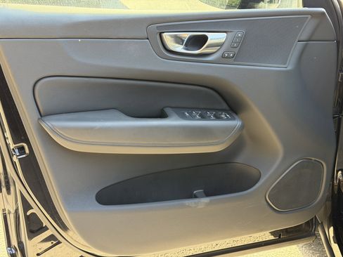 Used 2024 Volvo XC60 B5 Plus image 4
