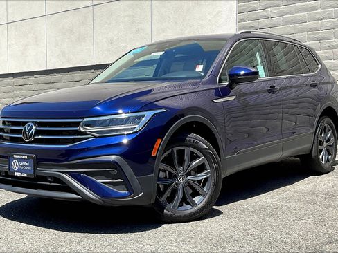 Certified 2022 Volkswagen Tiguan SE w/ Panoramic Sunroof Package image 12