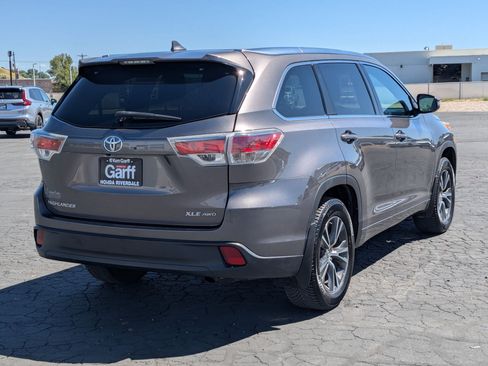 Used 2016 Toyota Highlander XLE AWD/4WD image 3