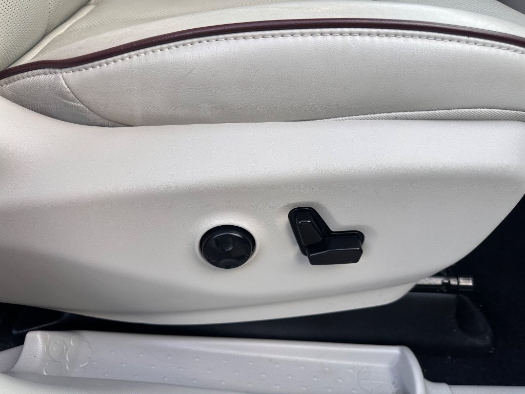 Used 2017 Chrysler Pacifica Limited w/ UConnect Theater Package FWD image 24