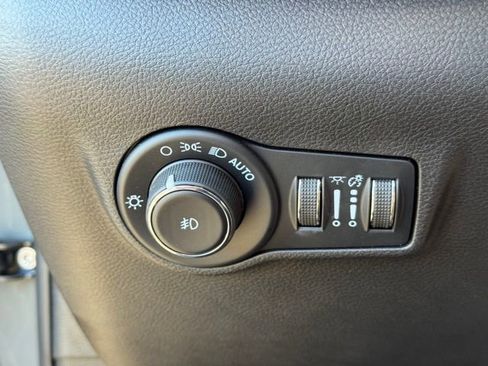 Used 2023 Jeep Compass Latitude w/ Sun and Sound Group image 24