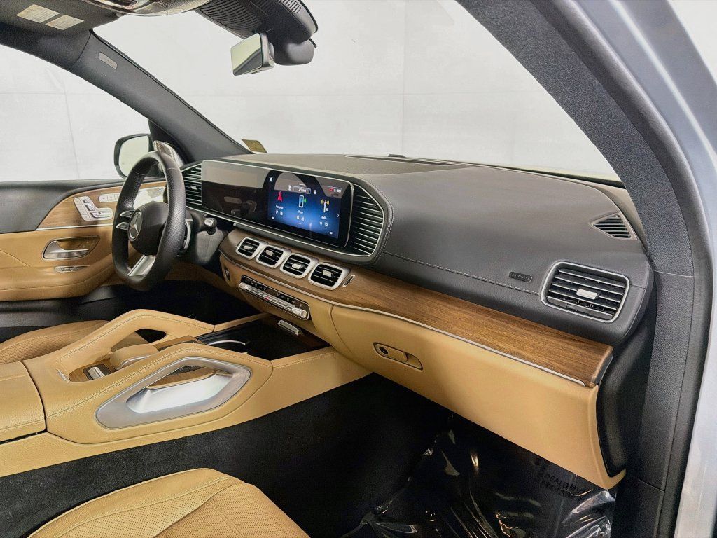 Used 2024 Mercedes-Benz GLS 450 4MATIC image 28