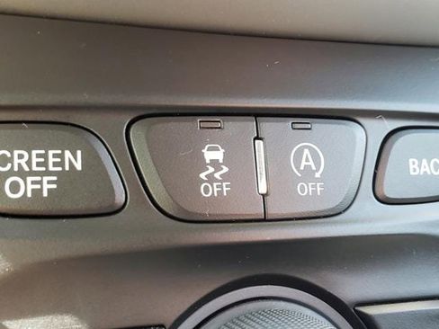 Used 2018 Jeep Cherokee Trailhawk image 24