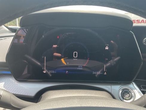 Used 2025 Chevrolet Trax LT w/ LT Convenience Package FWD image 29