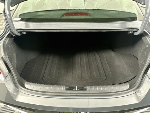 Used 2025 Hyundai Elantra Limited FWD image 29