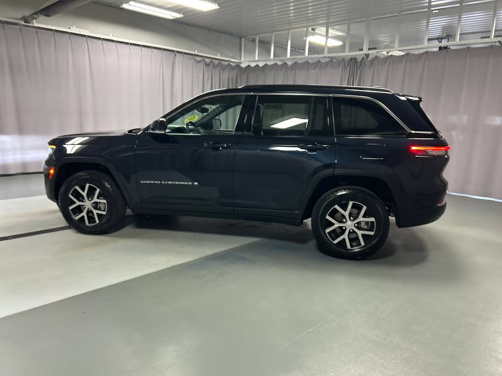 Used 2024 Jeep Grand Cherokee Limited AWD/4WD image 4