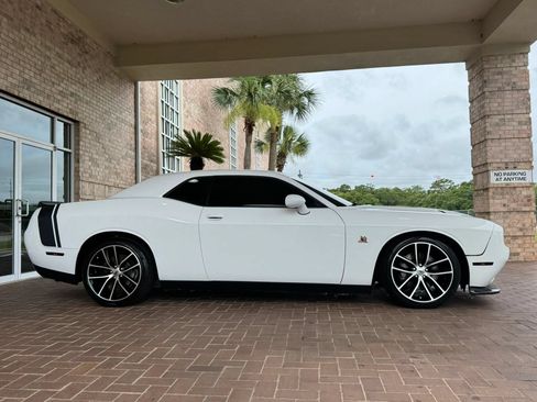 Used 2018 Dodge Challenger R/T Scat Pack w/ Leather Interior Group RWD image 9