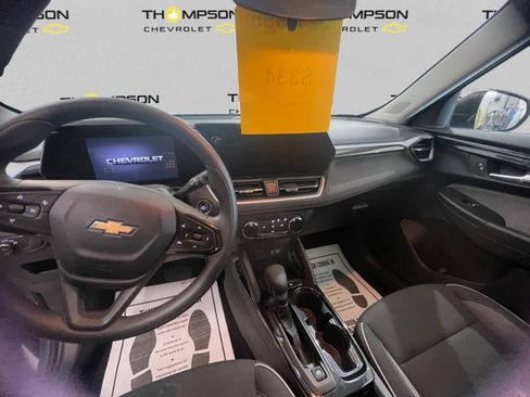 Used 2025 Chevrolet TrailBlazer LS FWD image 11