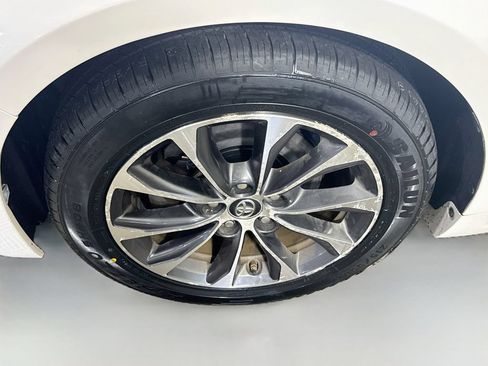 Used 2016 Toyota Avalon XLE Premium FWD image 4