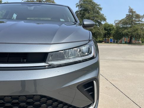 Certified 2025 Volkswagen Jetta SE w/ Sunroof Package FWD image 5