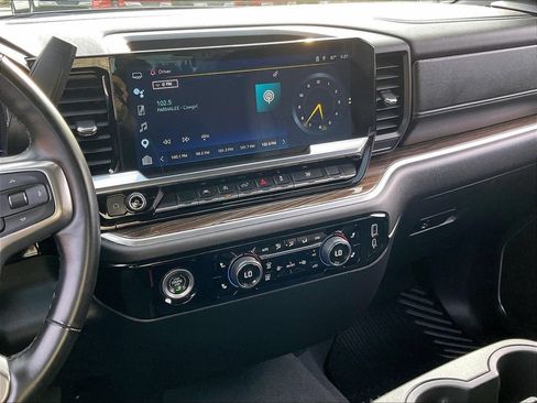 Used 2023 Chevrolet Silverado 1500 LT AWD/4WD image 18