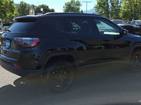 Used 2025 Jeep Compass Latitude w/ Altitude Special Edition AWD/4WD image 8