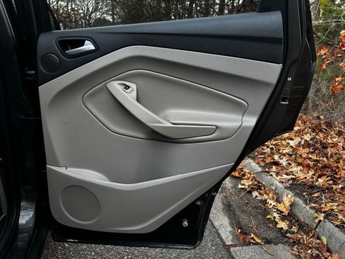 Used 2015 Ford Escape SE w/ Equipment Group 201A image 12