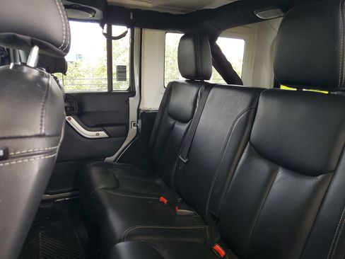 Used 2014 Jeep Wrangler Unlimited Sahara w/ Dual Top Group AWD/4WD image 7