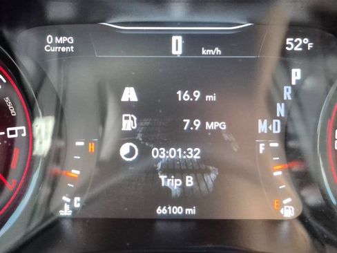 Used 2022 Dodge Challenger SXT w/ Driver Convenience Group image 11