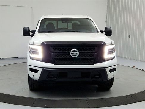 Used 2023 Nissan Titan SV w/ SV Convenience Package image 2