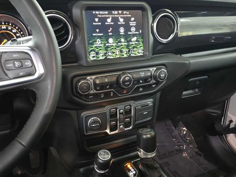 Used 2023 Jeep Wrangler Unlimited Sahara image 32