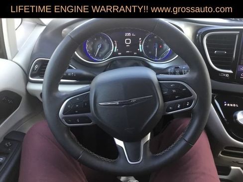 Certified 2024 Chrysler Pacifica Touring-L FWD image 25