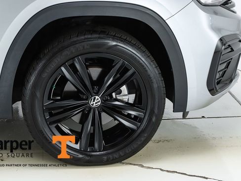 Used 2023 Volkswagen Atlas Cross Sport SEL R-Line AWD/4WD image 14