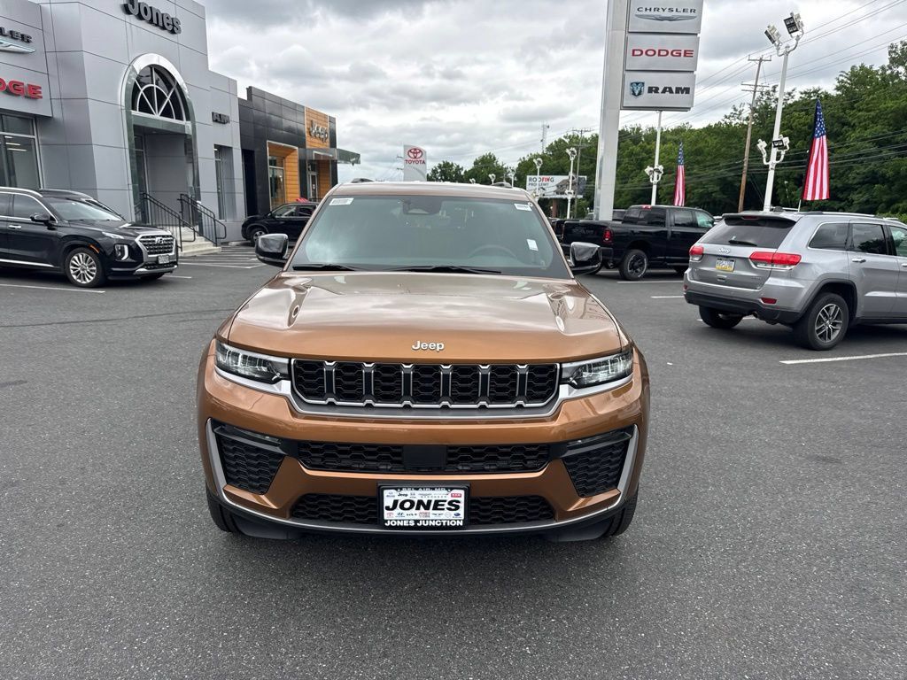 New 2026 Jeep Grand Cherokee L Limited w/ MOPAR Finishing Package AWD/4WD image 3
