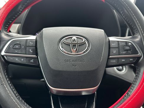 Used 2021 Toyota Highlander LE image 35