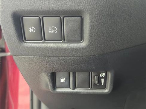 Used 2019 Toyota C-HR Limited image 23