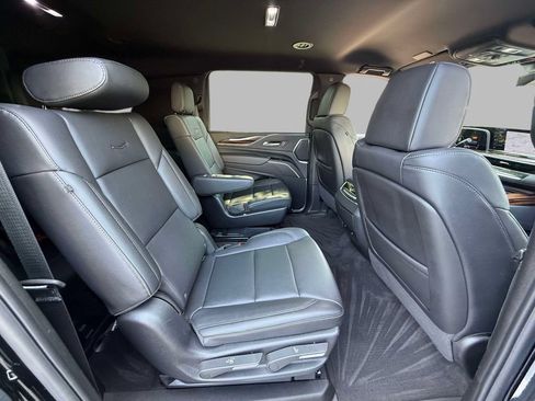 Used 2023 Cadillac Escalade ESV Luxury AWD/4WD image 16