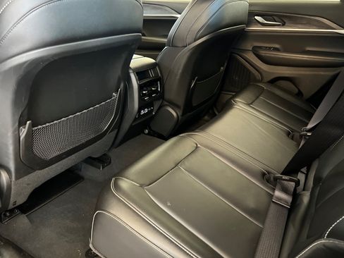 Used 2023 Jeep Grand Cherokee Limited w/ Trailer Tow Prep Group (B) AWD/4WD image 27