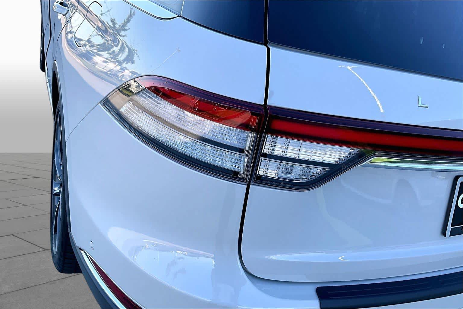 Used 2022 Lincoln Aviator Reserve w/ Equipment Group 201A RWD image 25