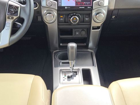 Used 2020 Toyota 4Runner SR5 Premium w/ Moonroof Package RWD image 18