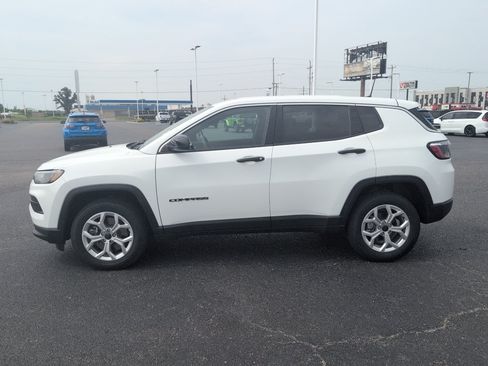 Used 2025 Jeep Compass Sport AWD/4WD image 4