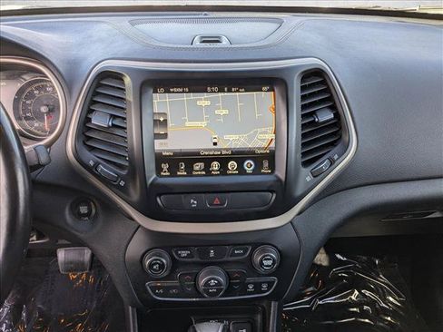 Used 2017 Jeep Cherokee Limited FWD image 13
