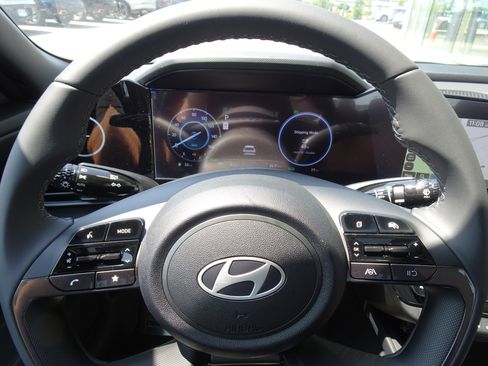 New 2025 Hyundai Elantra SEL FWD image 17